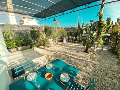 New Agriloft 2 Industrial- Giardino, clima , Wi-Fi a 50 mt dal mare Apartment in Bordighera