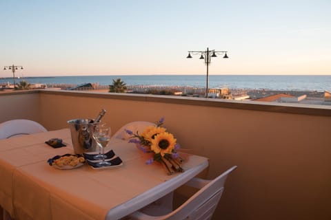 City view, Sea view