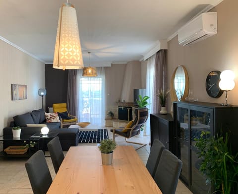 Living room, Seating area, Dining area, fireplace, air conditioner