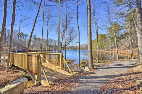 Lakefront Cabin with Deck, Fire Pit in Trenton! Cabin in Alabama