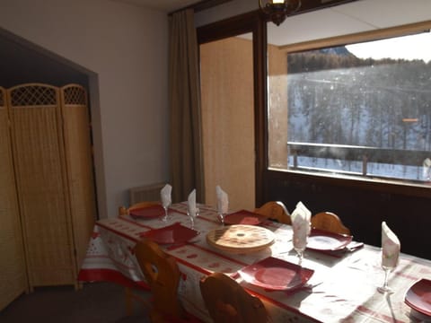 Appartement 3P sur pistes avec garage, 2 chambres, cuisine équipée - FR-1-266-182 Apartment in Montgenèvre