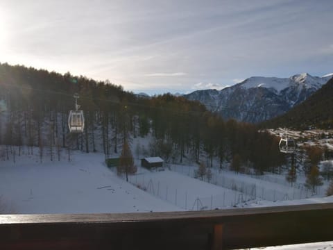 Appartement 3P sur pistes avec garage, 2 chambres, cuisine équipée - FR-1-266-182 Apartment in Montgenèvre