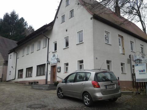 Facade/entrance
