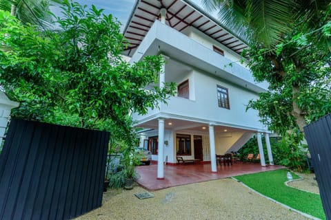 Property building, Facade/entrance, Garden