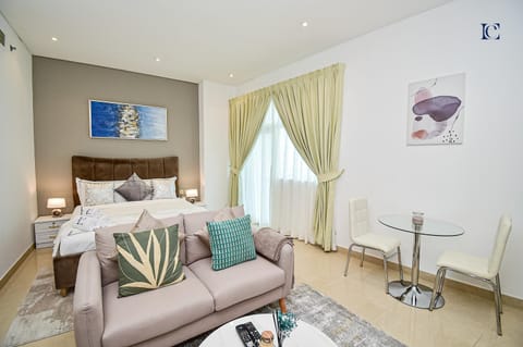 Bed, Living room, Photo of the whole room, Seating area, Bedroom