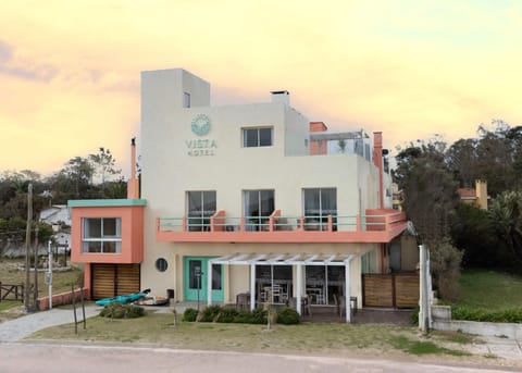 Property building, Restaurant/places to eat, Breakfast
