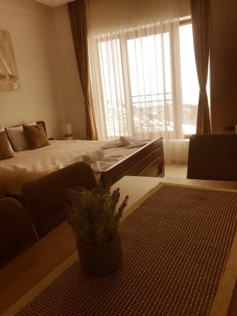 Bed, Decorative detail, Dining area