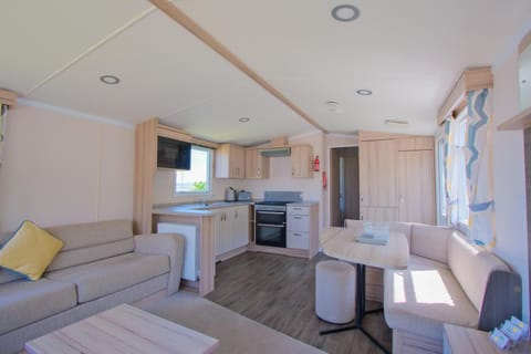 Three Bedroom Instow Caravan House in Westward Ho