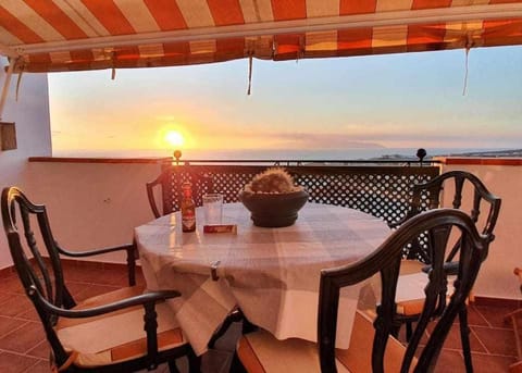Patio, Day, Natural landscape, View (from property/room), Balcony/Terrace, Balcony/Terrace, Dining area, Sea view, Sunset