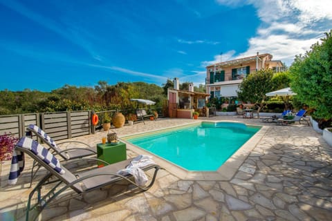 Property building, Other, Swimming pool, sunbed