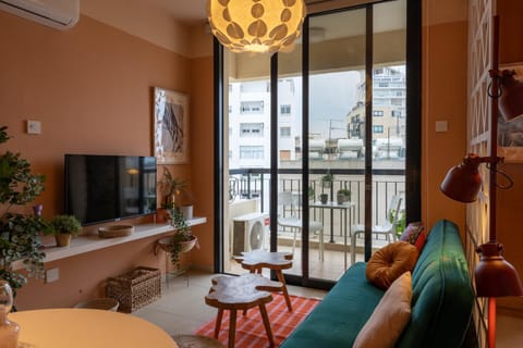 TV and multimedia, View (from property/room), Balcony/Terrace, Decorative detail, Seating area, air conditioner