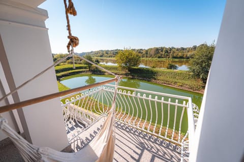 Day, Natural landscape, Garden, View (from property/room), Balcony/Terrace, River view