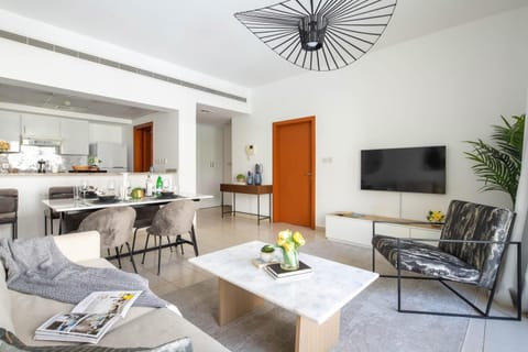 Frank Porter - Al Thayyal 2, The Greens Apartment in Dubai