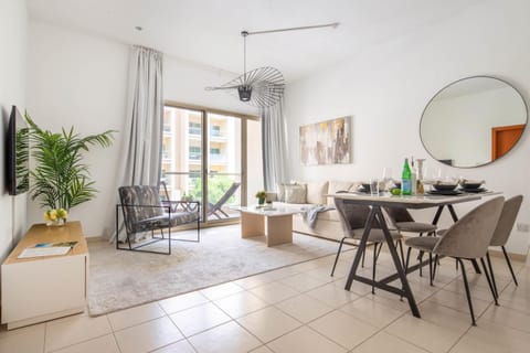 Frank Porter - Al Thayyal 2, The Greens Apartment in Dubai