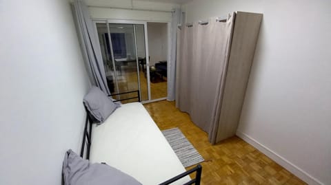 Bel Espace , Jardin Salon Cuisine 3 Chambres Apartment in Île-de-France