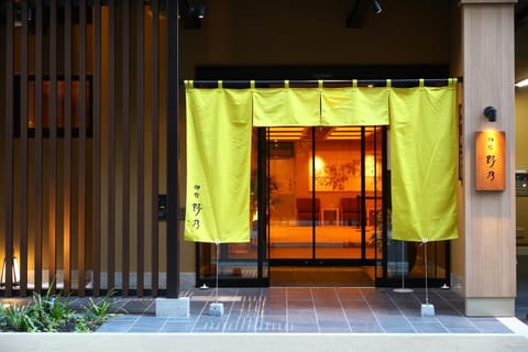 Facade/entrance