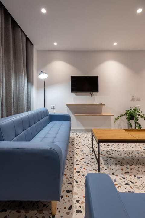 Communal lounge/ TV room, TV and multimedia, Living room, Seating area