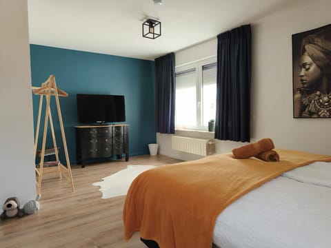 Maison de Marcel Big house near centre free parking House in Bruges