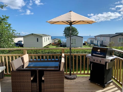 Lydstep Beach BayView 3-Bedroom Holiday Home House in Wales