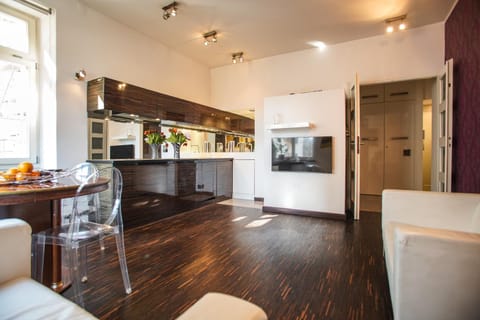 Kitchen or kitchenette, Living room