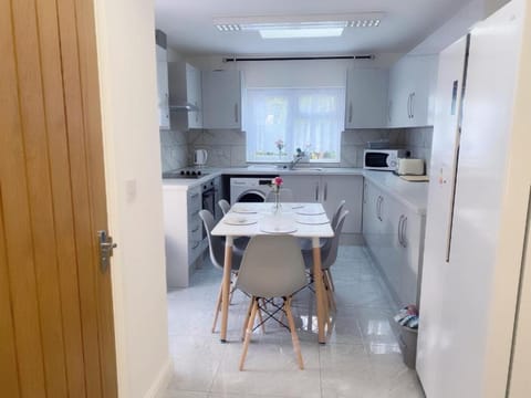 Dining area, Communal kitchen