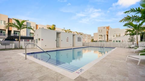 Swimming pool, Swimming pool