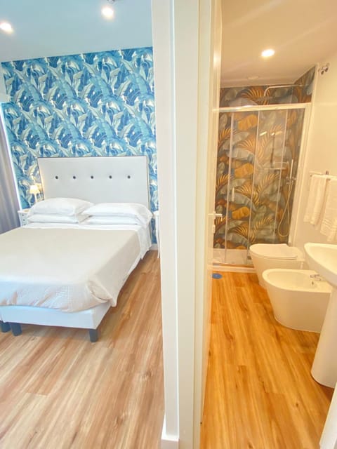 Shower, Bathroom, Photo of the whole room, Bedroom