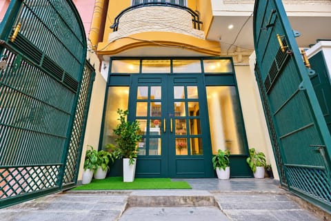 Facade/entrance