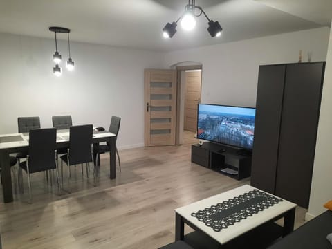 Communal lounge/ TV room, TV and multimedia, Living room, Dining area
