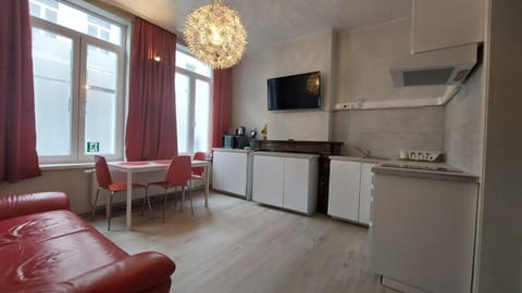 TV and multimedia, Coffee/tea facilities, Kitchen or kitchenette, Living room, Seating area, Dining area