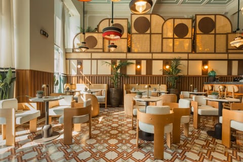 Restaurant/places to eat, Lounge or bar