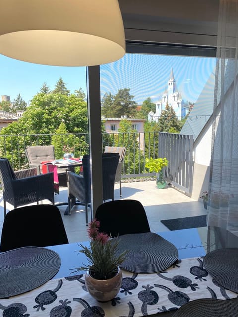 View (from property/room), View (from property/room), Balcony/Terrace, Dining area