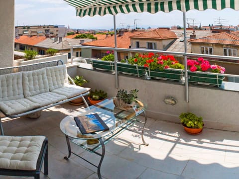 Balcony/Terrace, City view