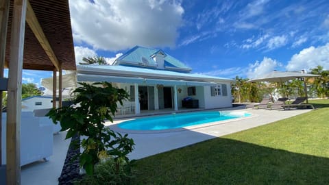 Property building, Day, Garden, Balcony/Terrace, Garden view, Pool view, Swimming pool, sunbed