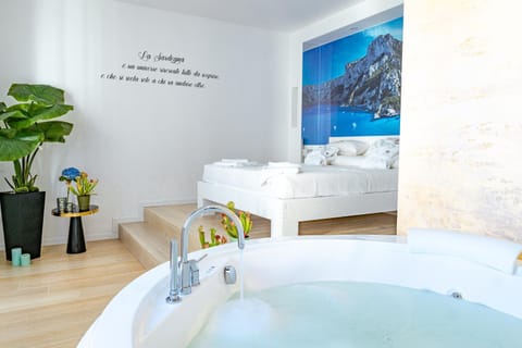 Hot Tub, Bedroom