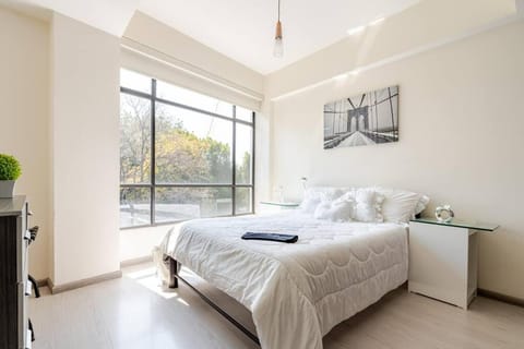 Bed, Photo of the whole room, Bedroom, Garden view, Mountain view, Street view
