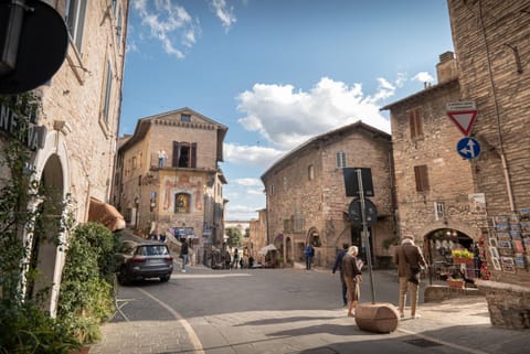 Nearby landmark, Neighbourhood