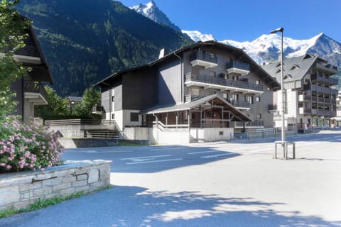 Property building, Facade/entrance, Off site