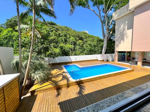 Day, Natural landscape, Mountain view, Pool view, Swimming pool, sunbed