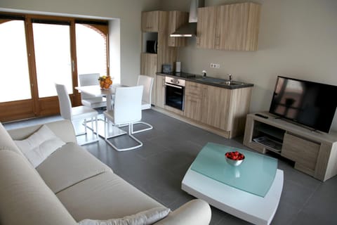 Kitchen or kitchenette, Lounge or bar