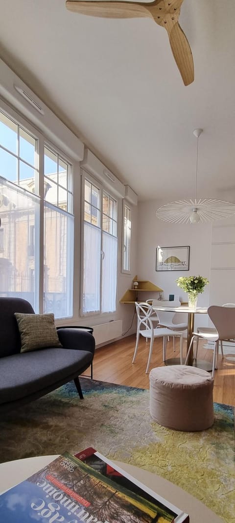 View (from property/room), Living room, Seating area