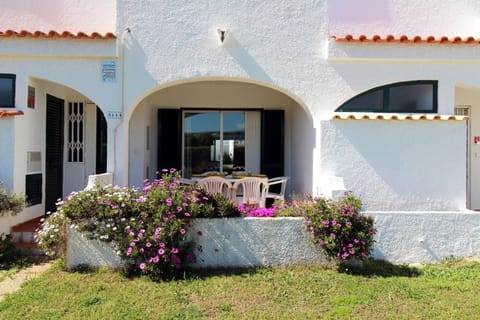 Property building, Facade/entrance, Off site