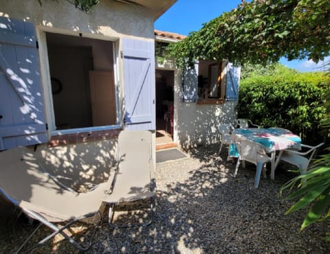 Patio, Facade/entrance