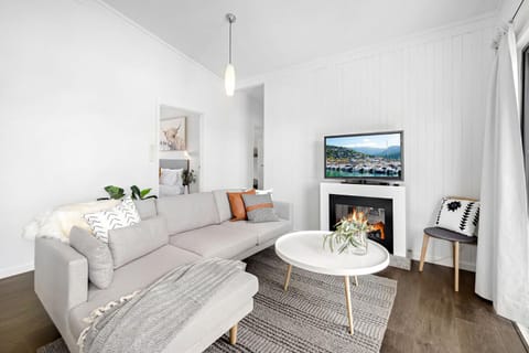 TV and multimedia, Living room, Seating area