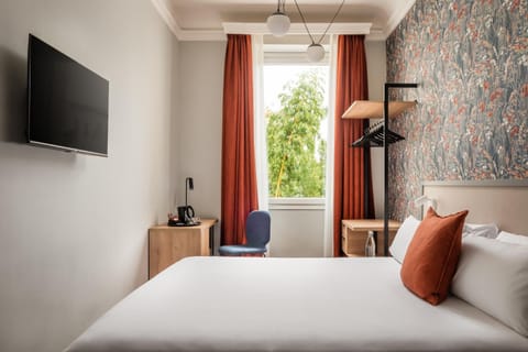 Bed, Photo of the whole room, Bedroom, internet