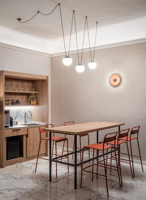 Coffee/tea facilities, Seating area, internet, internet