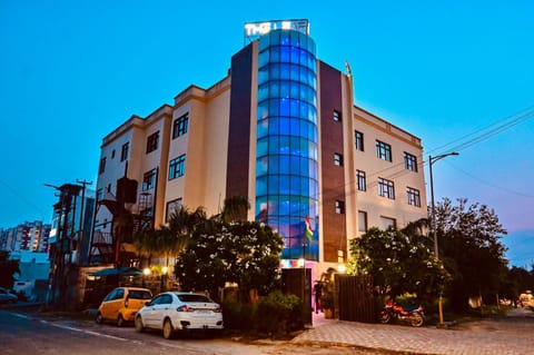 Property building, Neighbourhood, Street view, Location, Parking