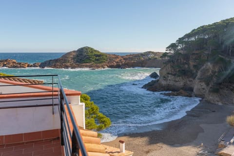 Nearby landmark, Natural landscape, View (from property/room), Beach, Sea view