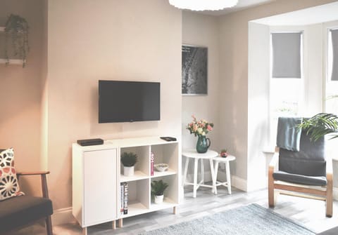 Communal lounge/ TV room, TV and multimedia, Living room