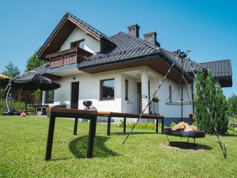 Property building, Day, Natural landscape, Garden, Garden view